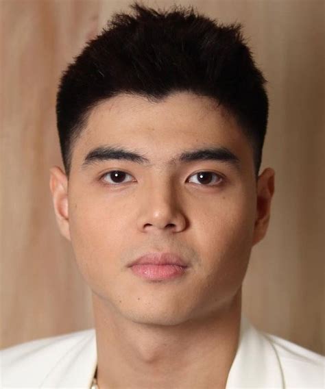 Paul Salas .